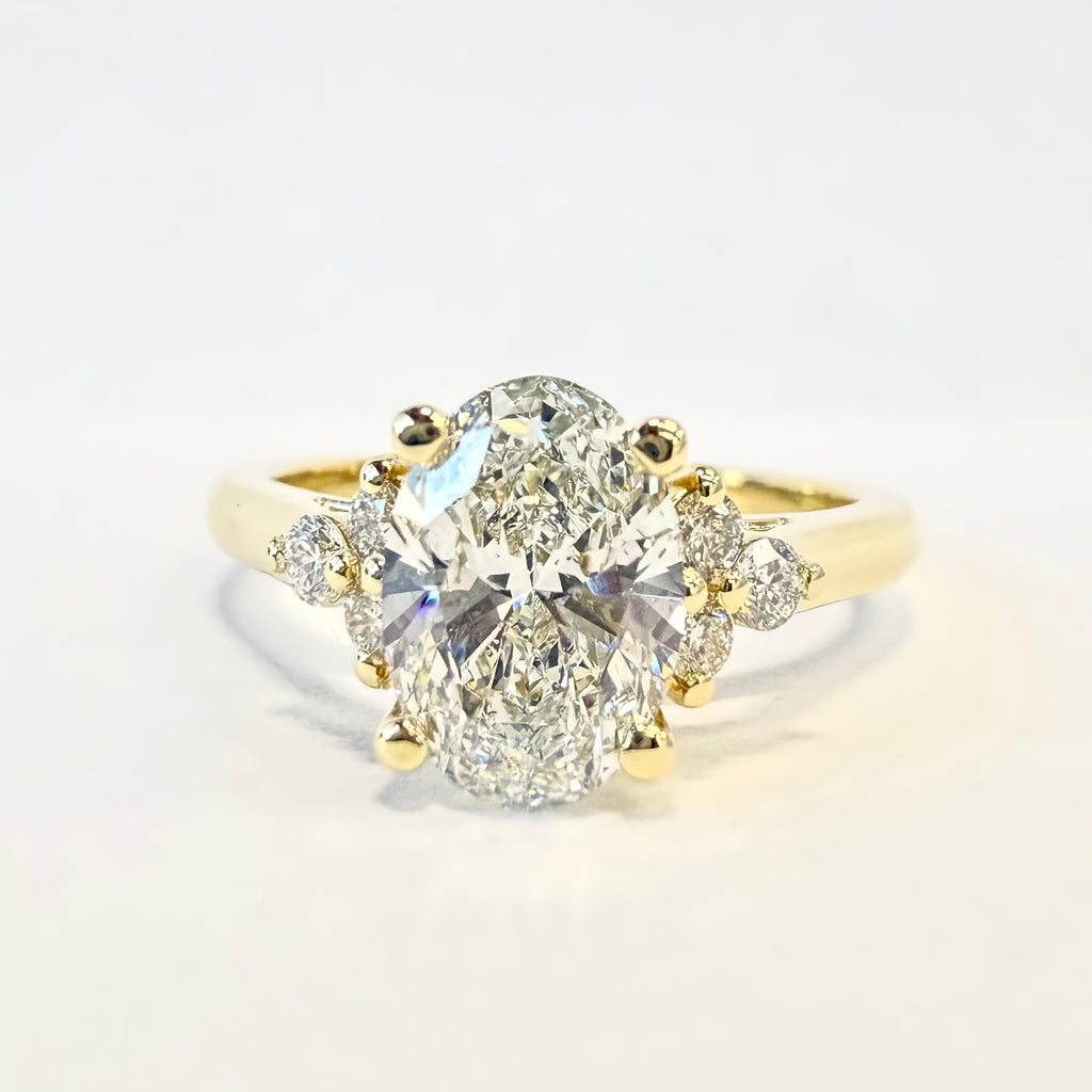 1.5 Carat Oval Center Ladies Engagment Ring Lab Grown Dimaond With Cert