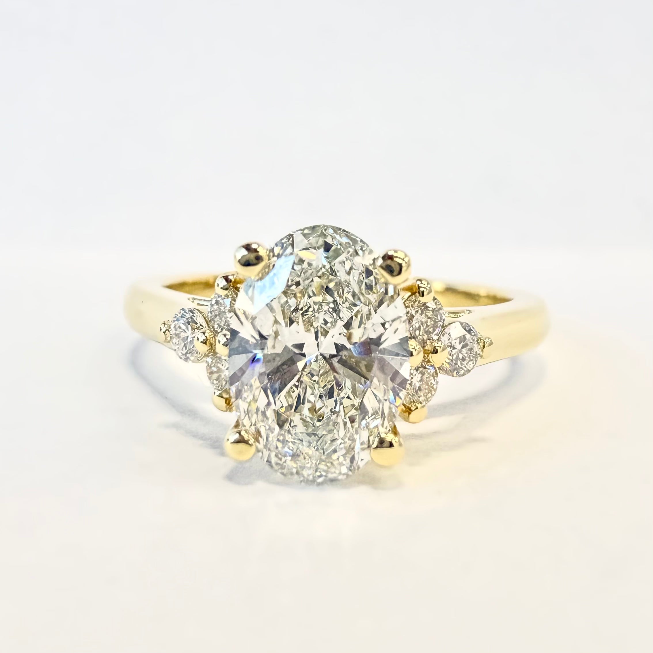 1.5 Carat Oval Center Ladies Engagment Ring Lab Grown Dimaond With Cert