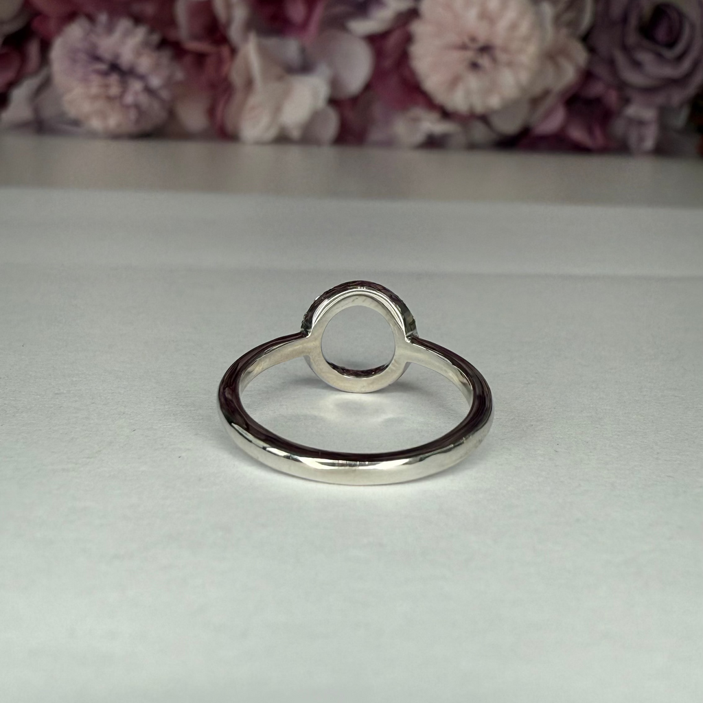 Ladies Circle Fashion Ring Solid Gold Natural Diamonds