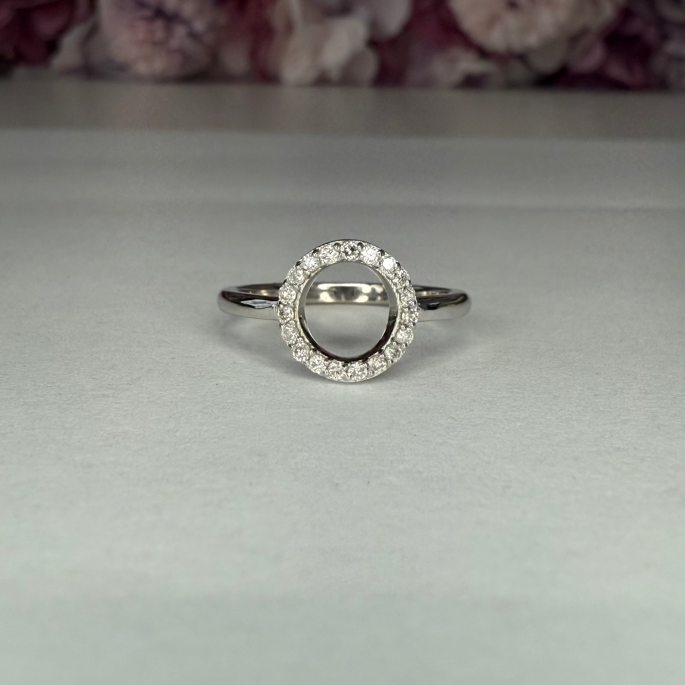 Ladies Circle Fashion Ring Solid Gold Natural Diamonds