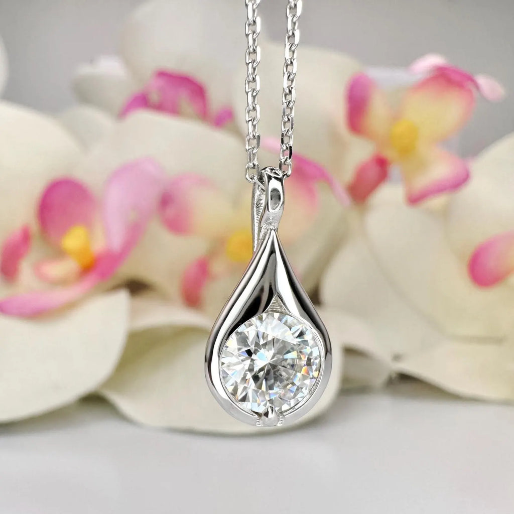 1.00 CTW Lab Grown Dimaond Pendent and Chain Solid Gold