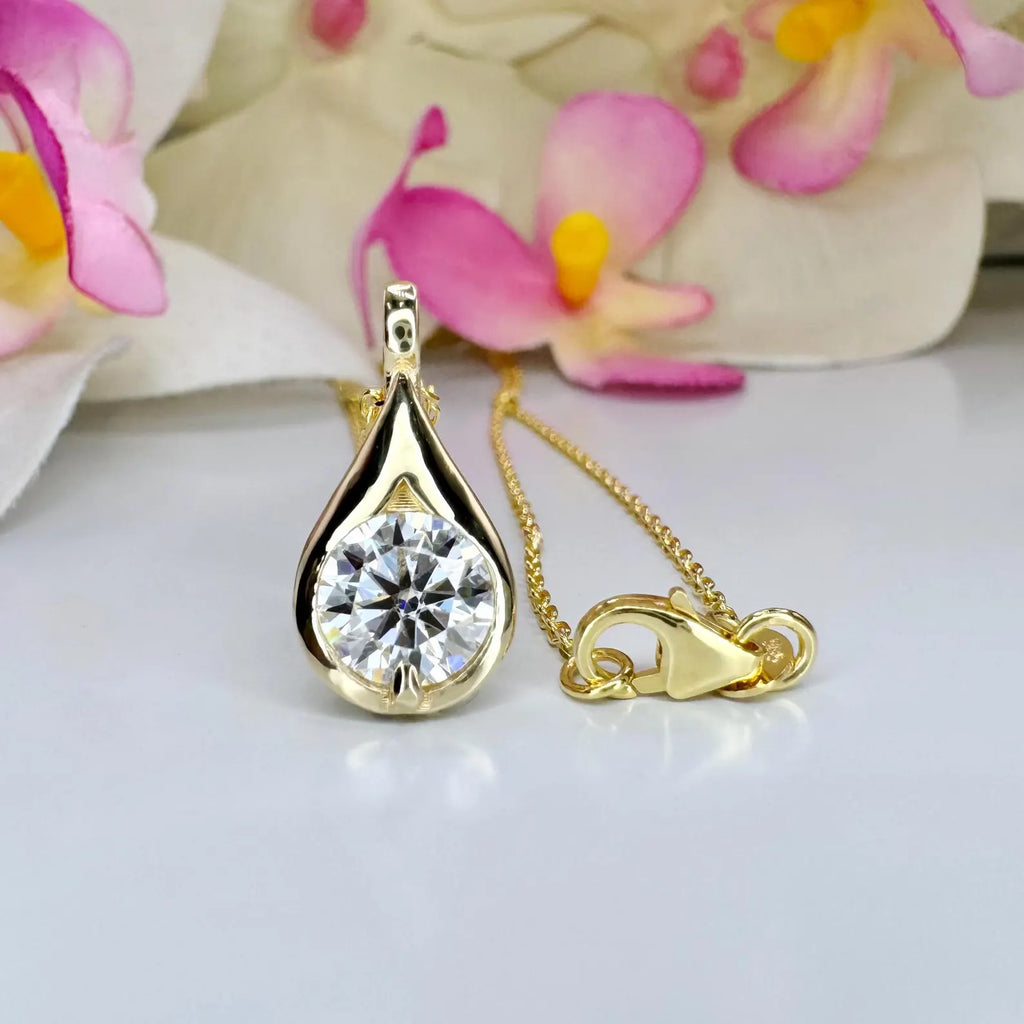 1.00 CTW Lab Grown Dimaond Pendent and Chain Solid Gold